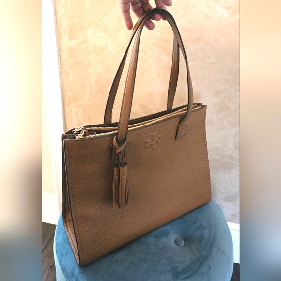 👍Tory Burch Thea shoulder tote in color moose, pebble leather and gold hardware - Picture 5 of 12